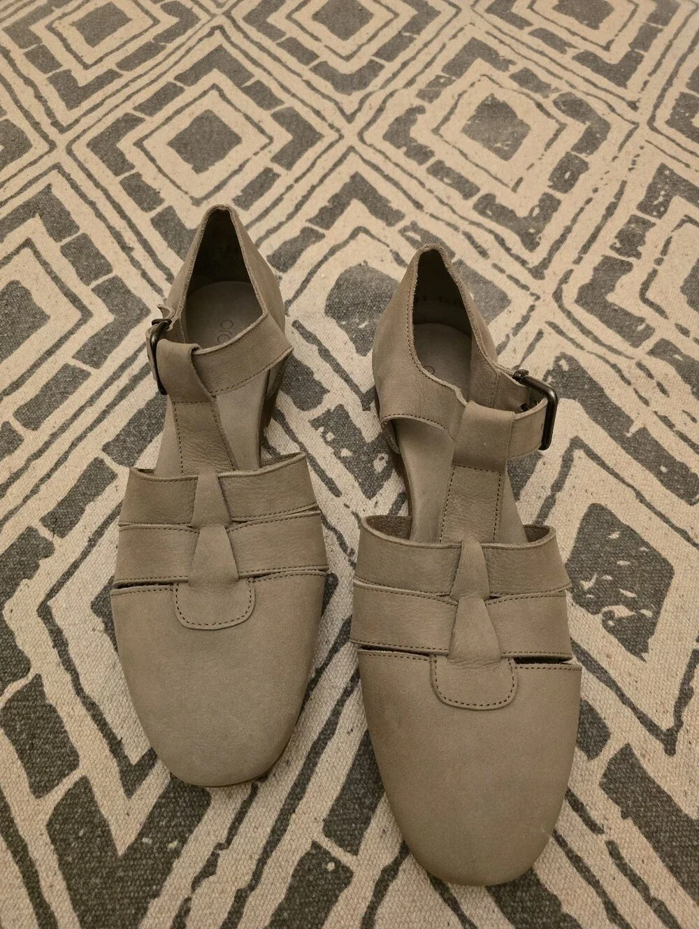 Arche Taupe Leather T-Strap Flats w/Adjustable Buckle & Flexible Gum Sole, Sz 39